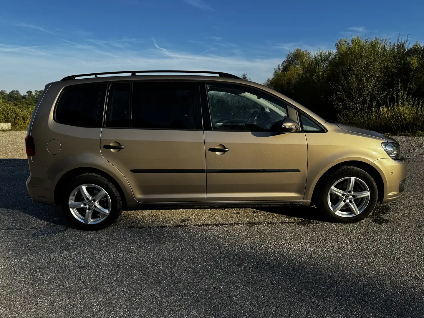 Volkswagen Touran 1,6 TDI DPF DSG Grau - 2
