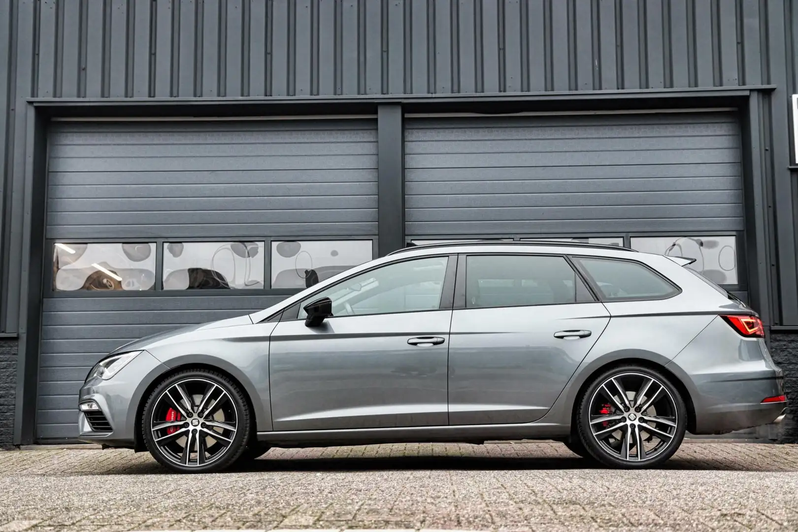 SEAT Leon ST 2.0 TSI CUPRA 300 /PANODAK/ACC/CARPLAY/SEAT-SOU Gris - 2