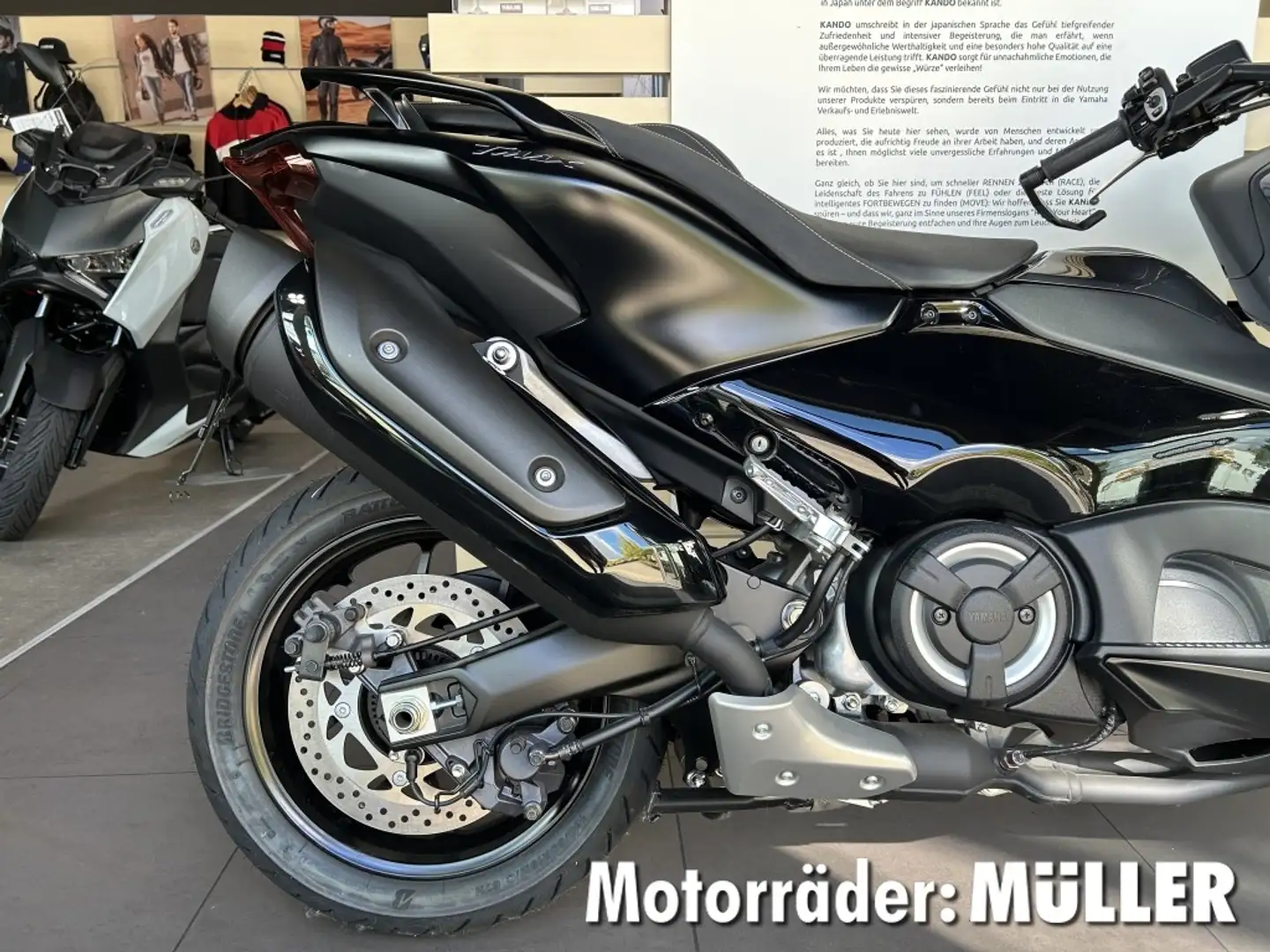 Yamaha TMAX 560 Aktionsmodel 2024, mit Sport Paket Noir - 2