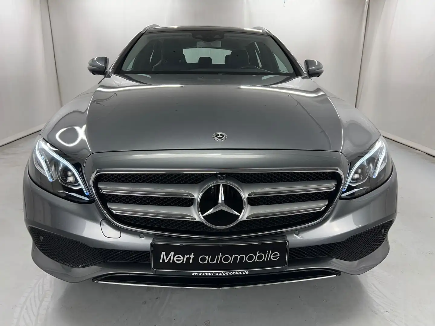 Mercedes-Benz E 450 T*4M*PANO*AHK*DISTR*TOTW*AVANTG*LED Gri - 2