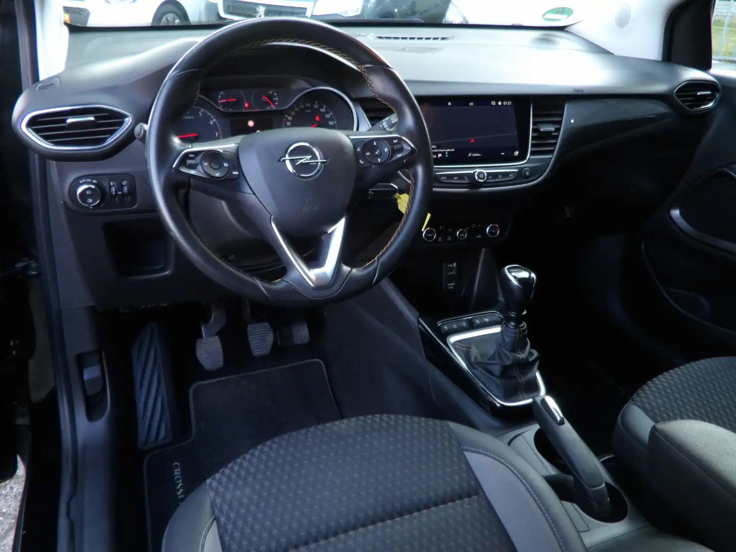 Opel Crossland X 1.2 Turbo Innovation Navi Clima Zwart - 2