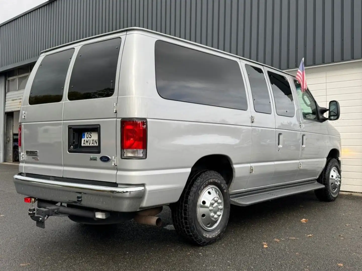 Ford Econoline E350 XL 5.4 V8 Flexfuel LPG AHK Silber - 2