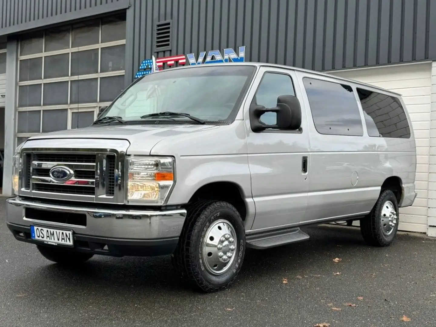 Ford Econoline E350 XL 5.4 V8 Flexfuel LPG AHK Silber - 1