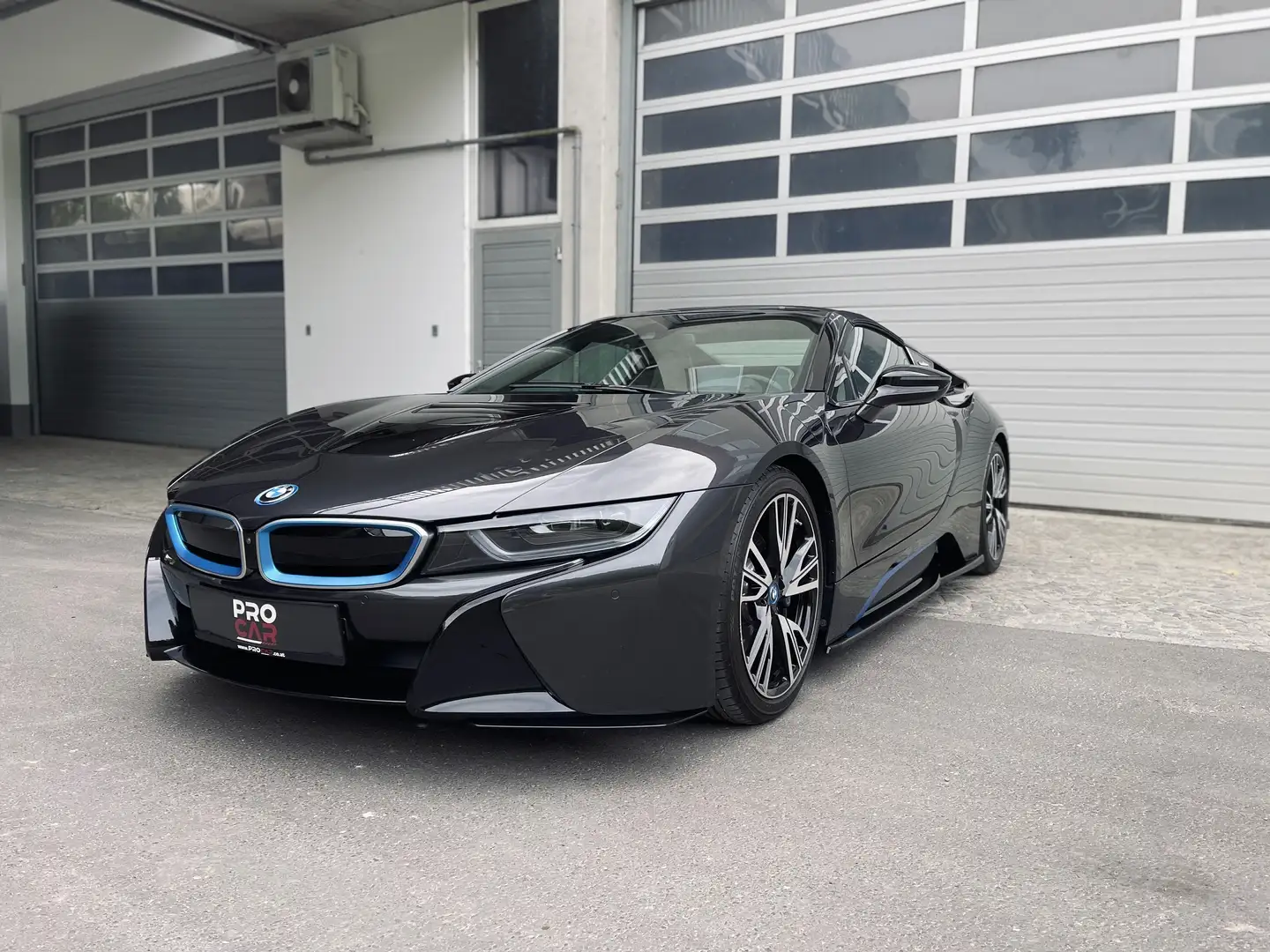 BMW i8 Roadster *GARANTIE* *H&K/HUD/KEYLESS/DISPLAYKEY* siva - 2