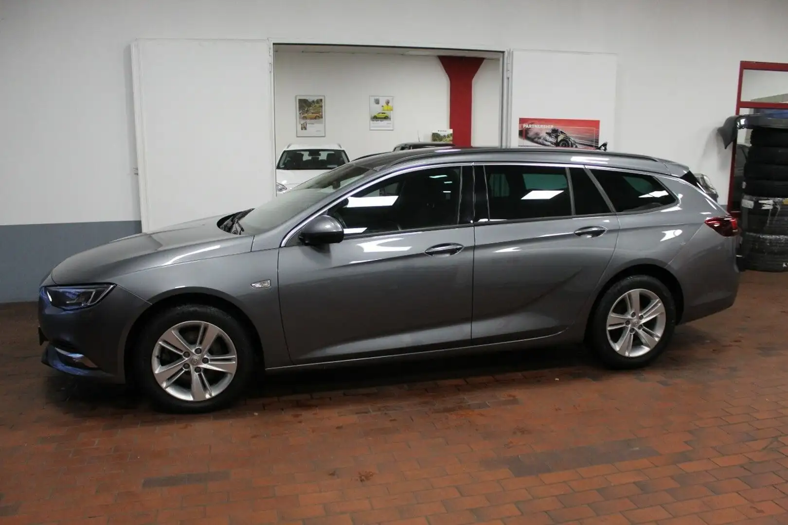 Opel Insignia 2.0 CDTI ST Business Ed. *1.Hand* Grijs - 2