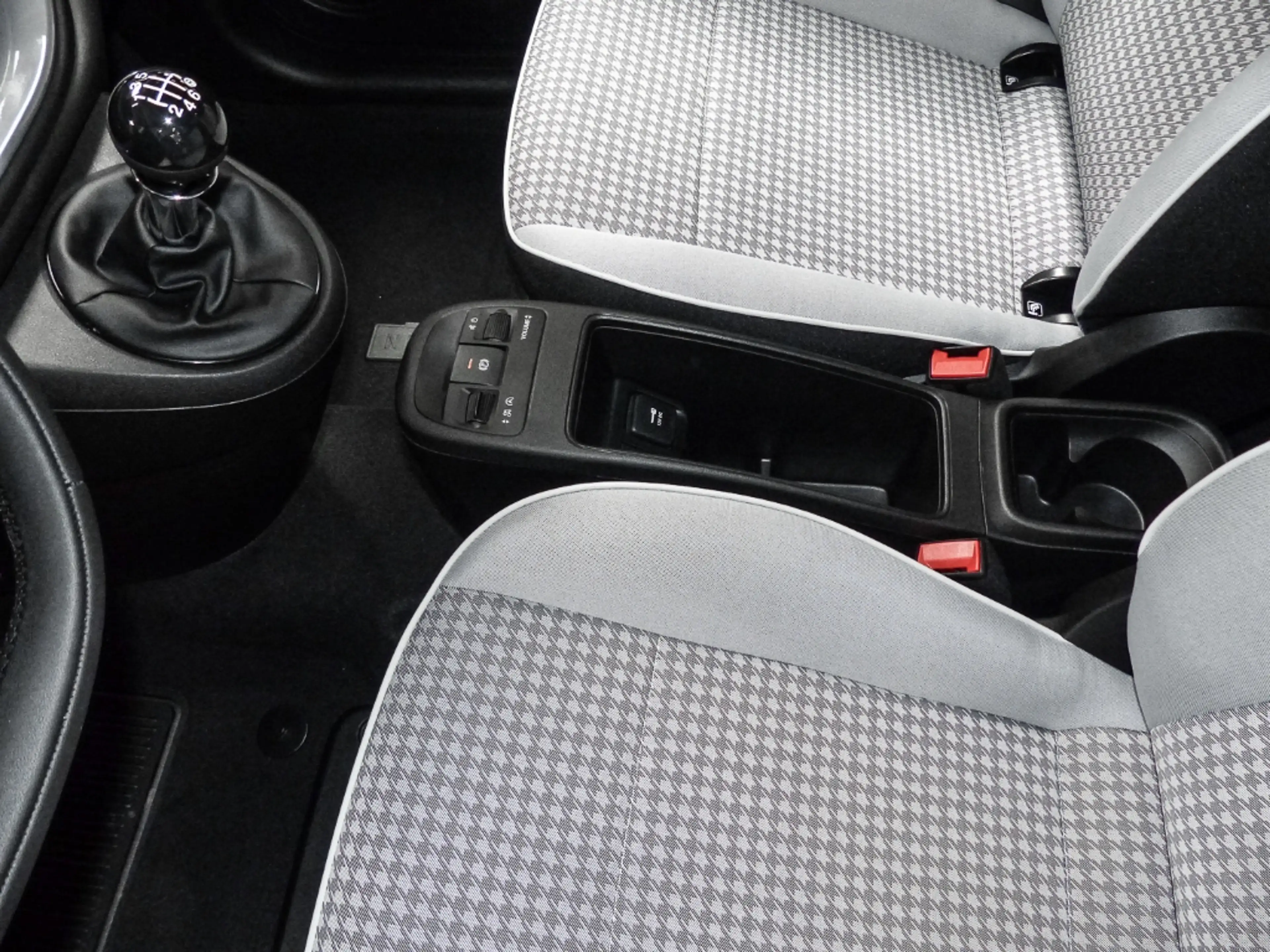 Fiat 500C Hybrid Dolcevita LED Apple CarPlay Klimaaut: DAB S — photo 8