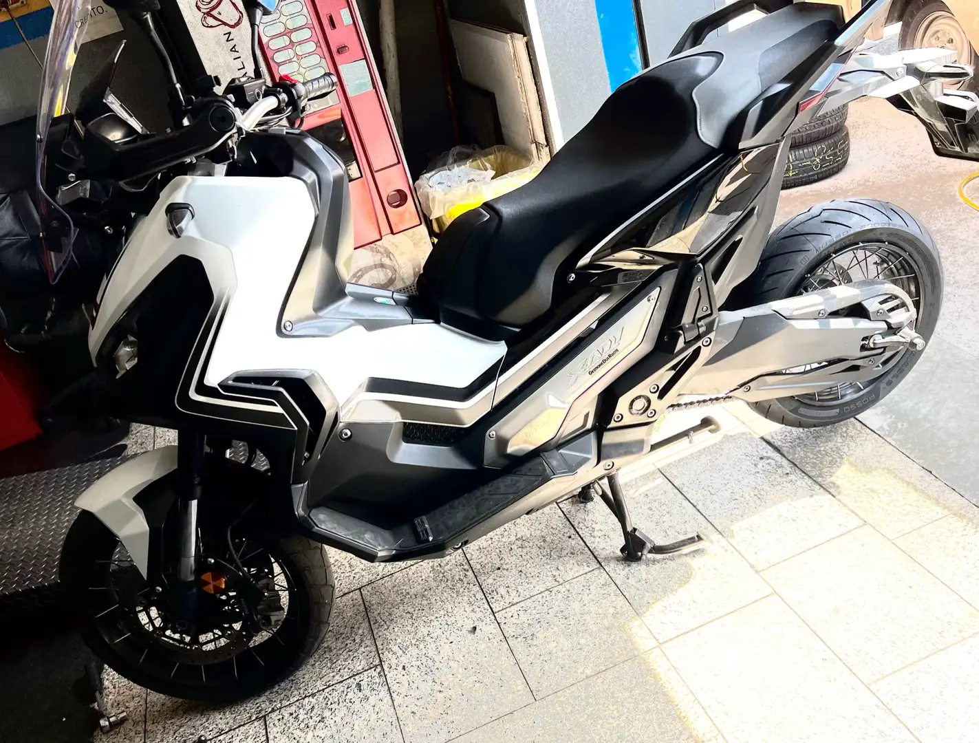 Honda X-ADV Adventure-sport White - 2