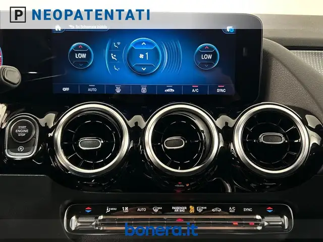 Mercedes-Benz Gla view 15