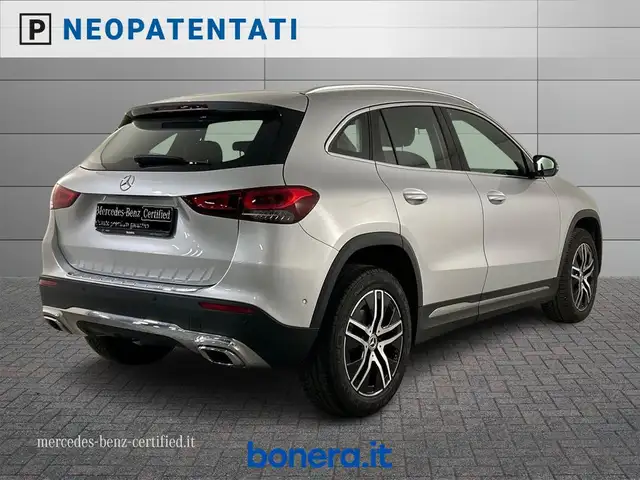 Mercedes-Benz Gla view 3