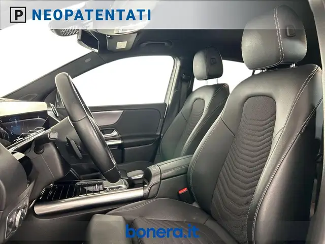 Mercedes-Benz Gla view 11