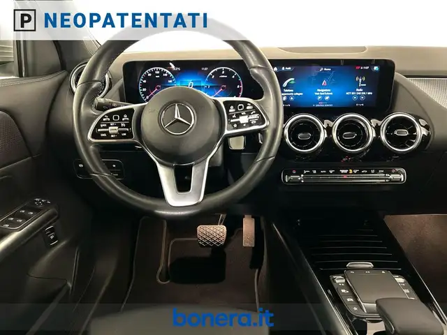 Mercedes-Benz Gla view 12