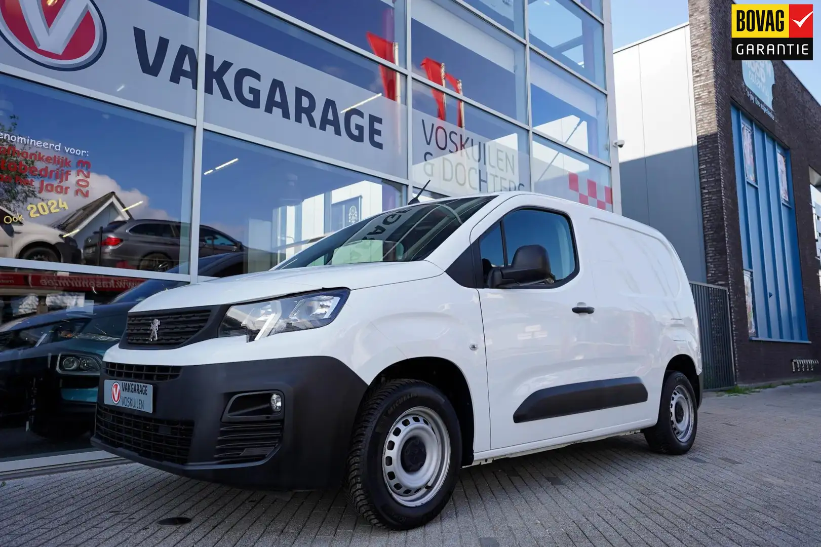 Peugeot Partner 1.2 L1 Premium 3 pers. | BPM vrij | ex BTW | Trekh Wit - 1