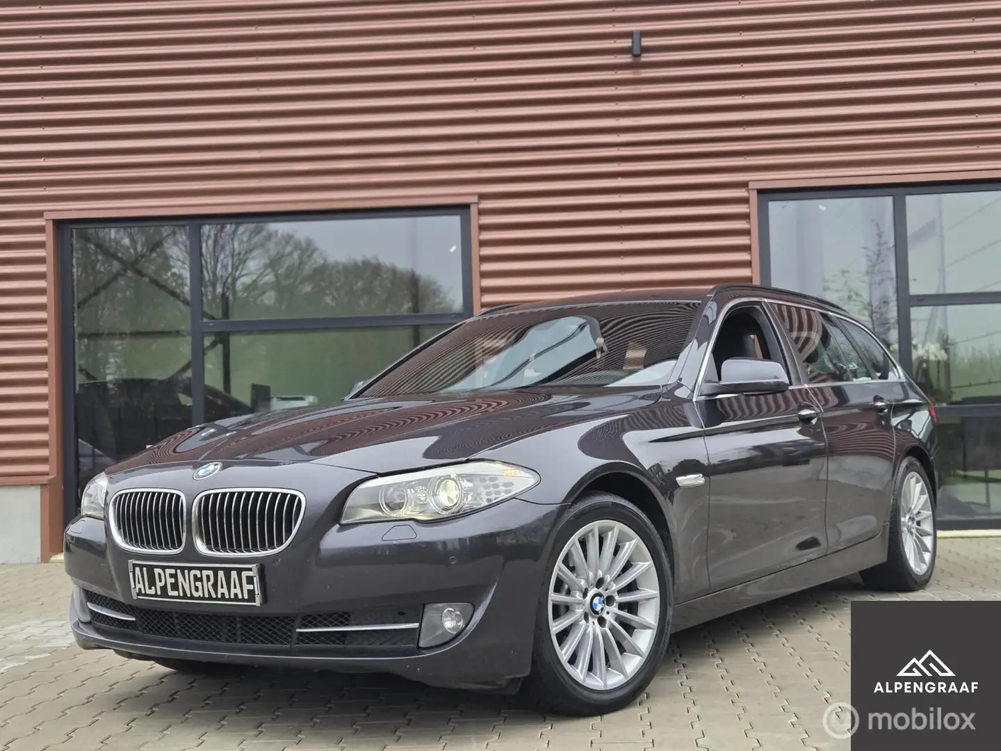BMW 525 5-serie Touring 525xd High Executive 2013 Leer Cam Grijs - 1
