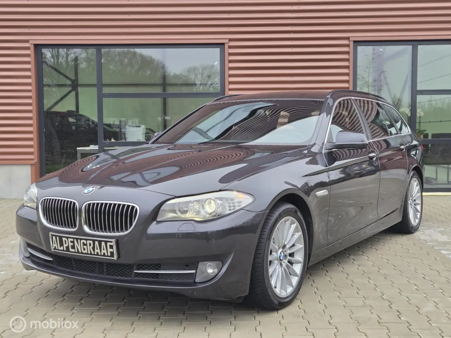 BMW 525 5-serie Touring 525xd High Executive 2013 Leer Cam Grijs - 2