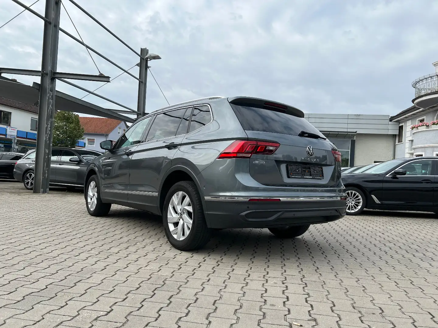 Volkswagen Tiguan Allspace 2.0 TDI 4Motion Life *LED Head-up Grau - 2