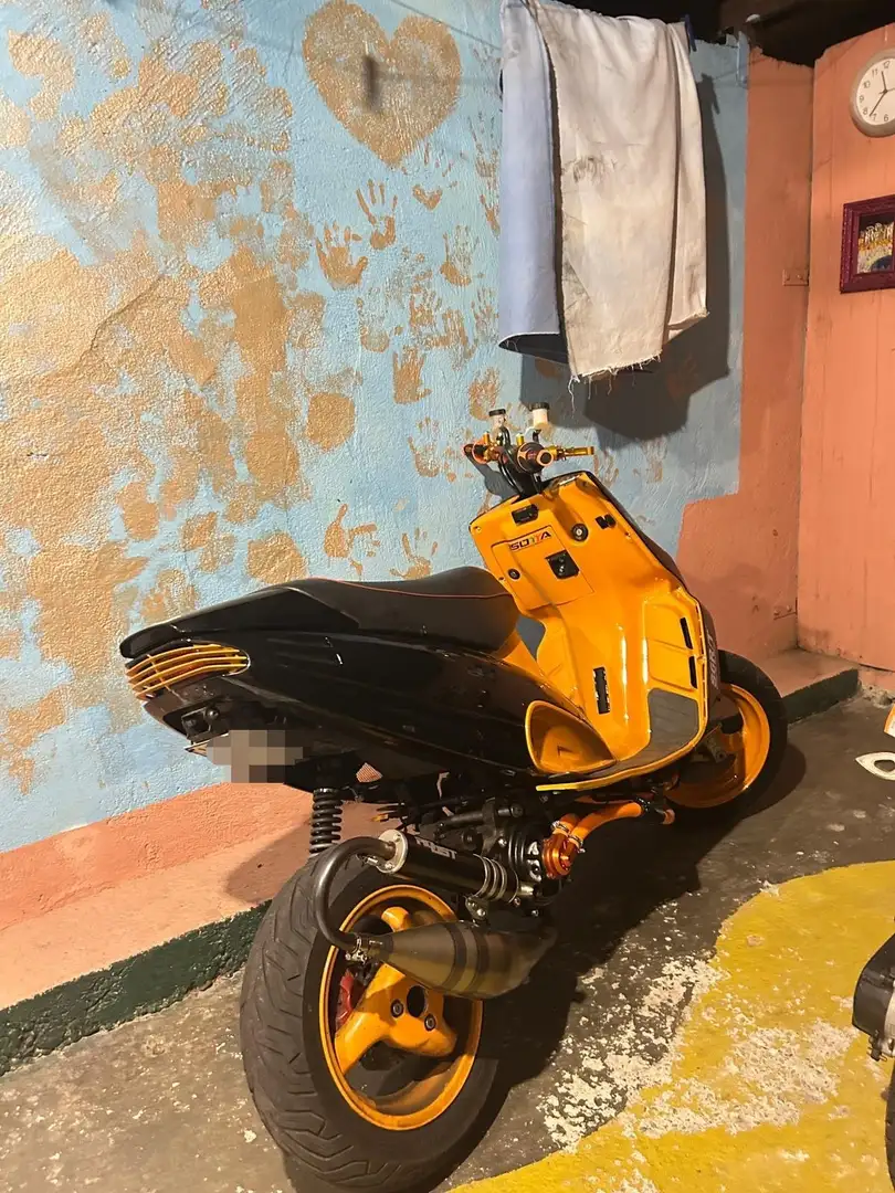 Malaguti F 12 scooter Schwarz - 1