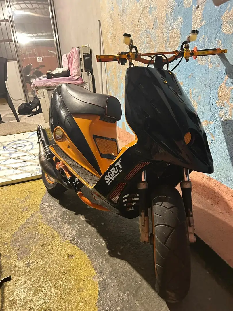 Malaguti F 12 scooter Schwarz - 2