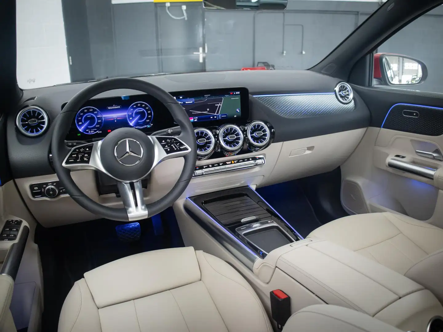 Mercedes-Benz EQA 250 250+ Luxury Line Panorama dak Rood - 2