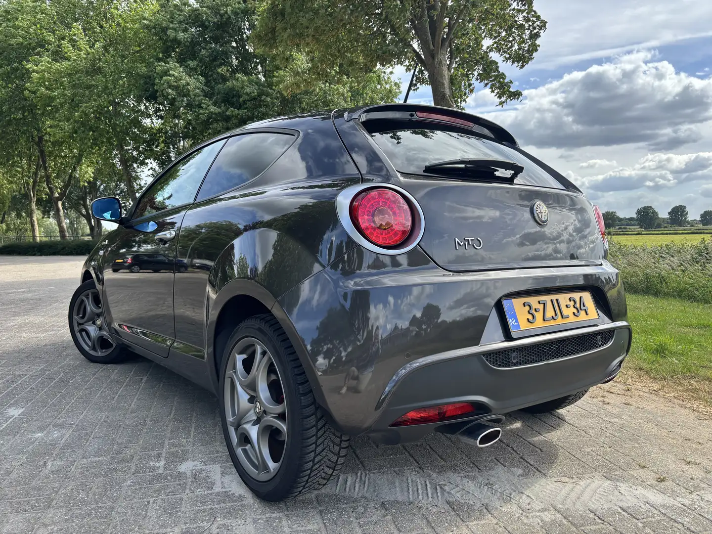 Alfa Romeo MiTo 0.9 TwinAir Distinct Gris - 2