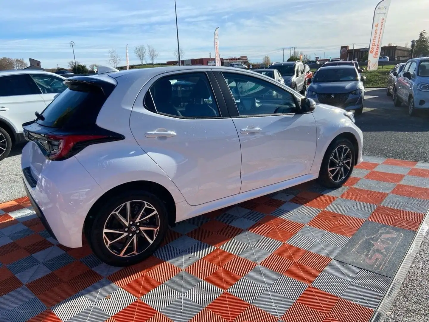 Toyota Yaris 1.5 HYBRIDE 116 H DESIGN PLUS JA 16\u0026amp;quot; Blanc - 2