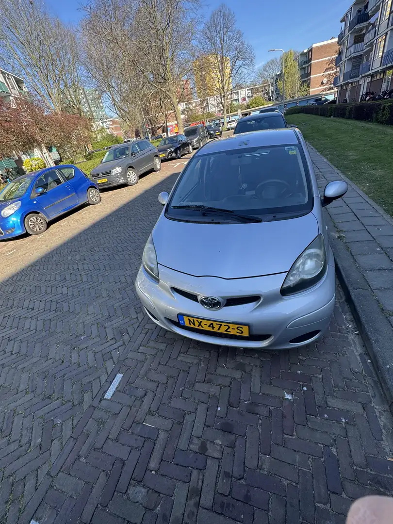 Toyota Aygo 1.0-12V Comfort Grijs - 1