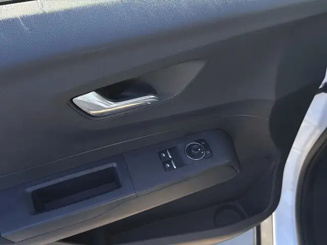 Ford Tourneo Courier view 8