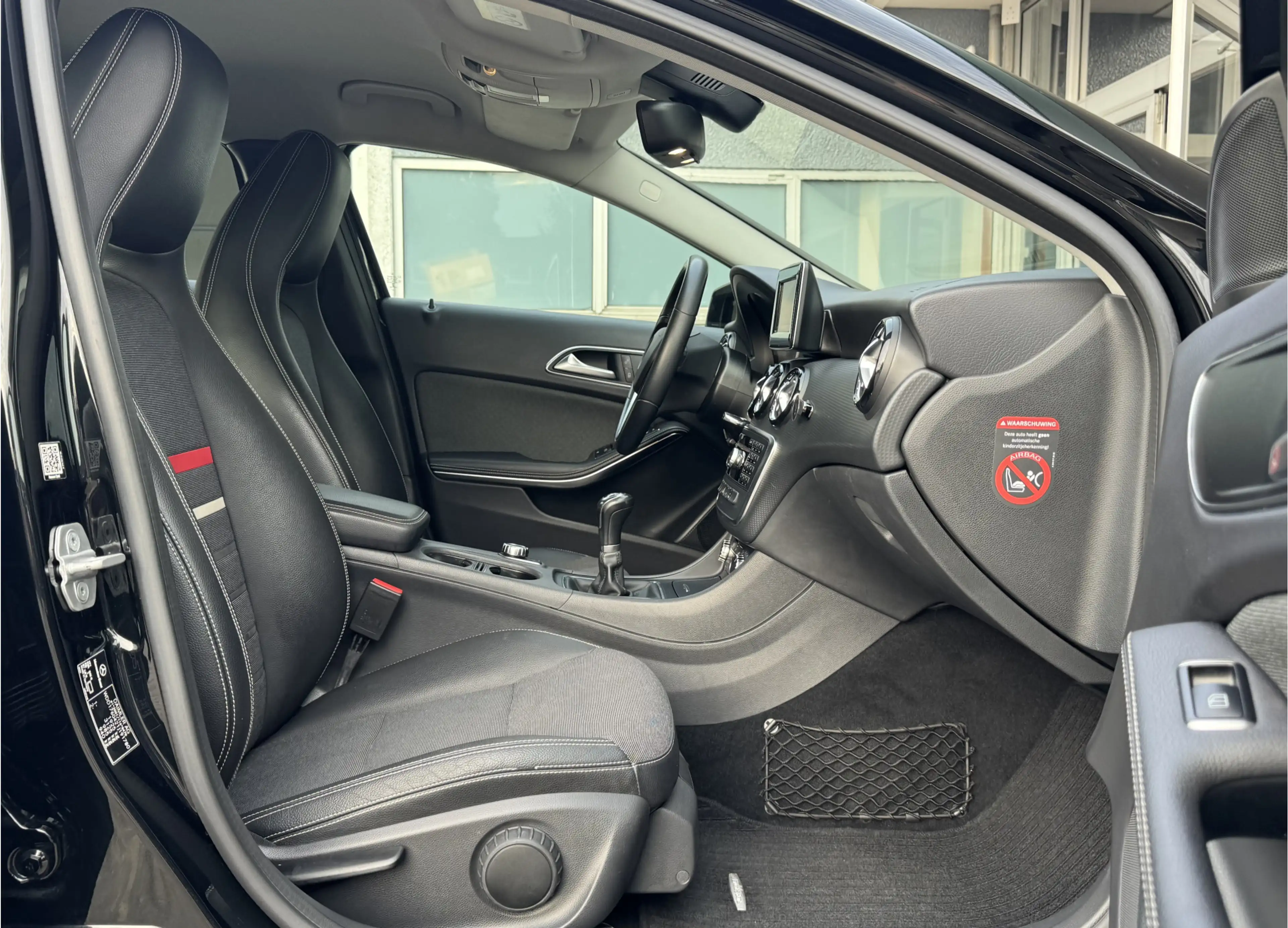 Mercedes-Benz A 180 | NL-AUTO! | NAVI | SPORTSTOELEN! — photo 26