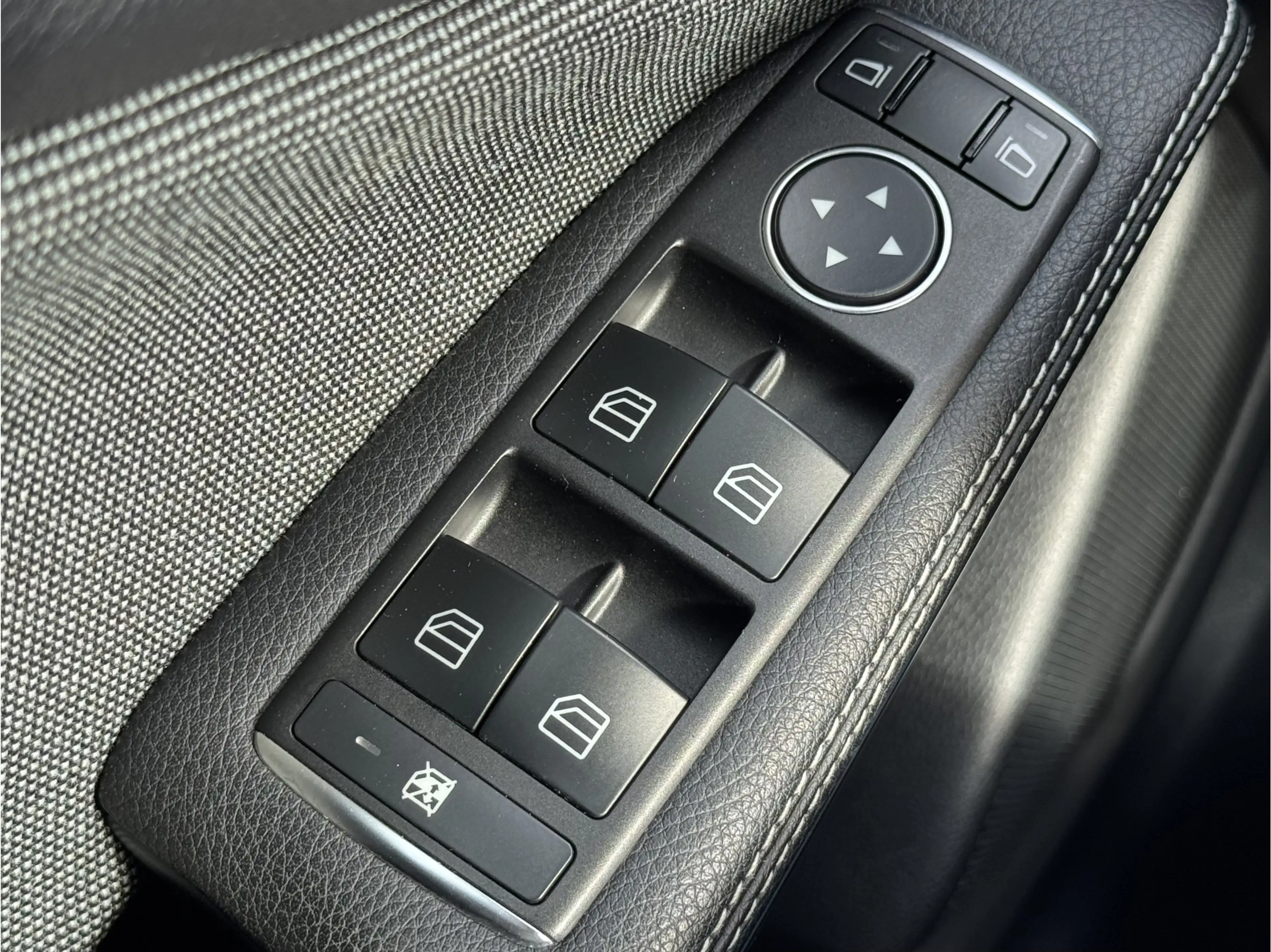 Mercedes-Benz A 180 | NL-AUTO! | NAVI | SPORTSTOELEN! — photo 22
