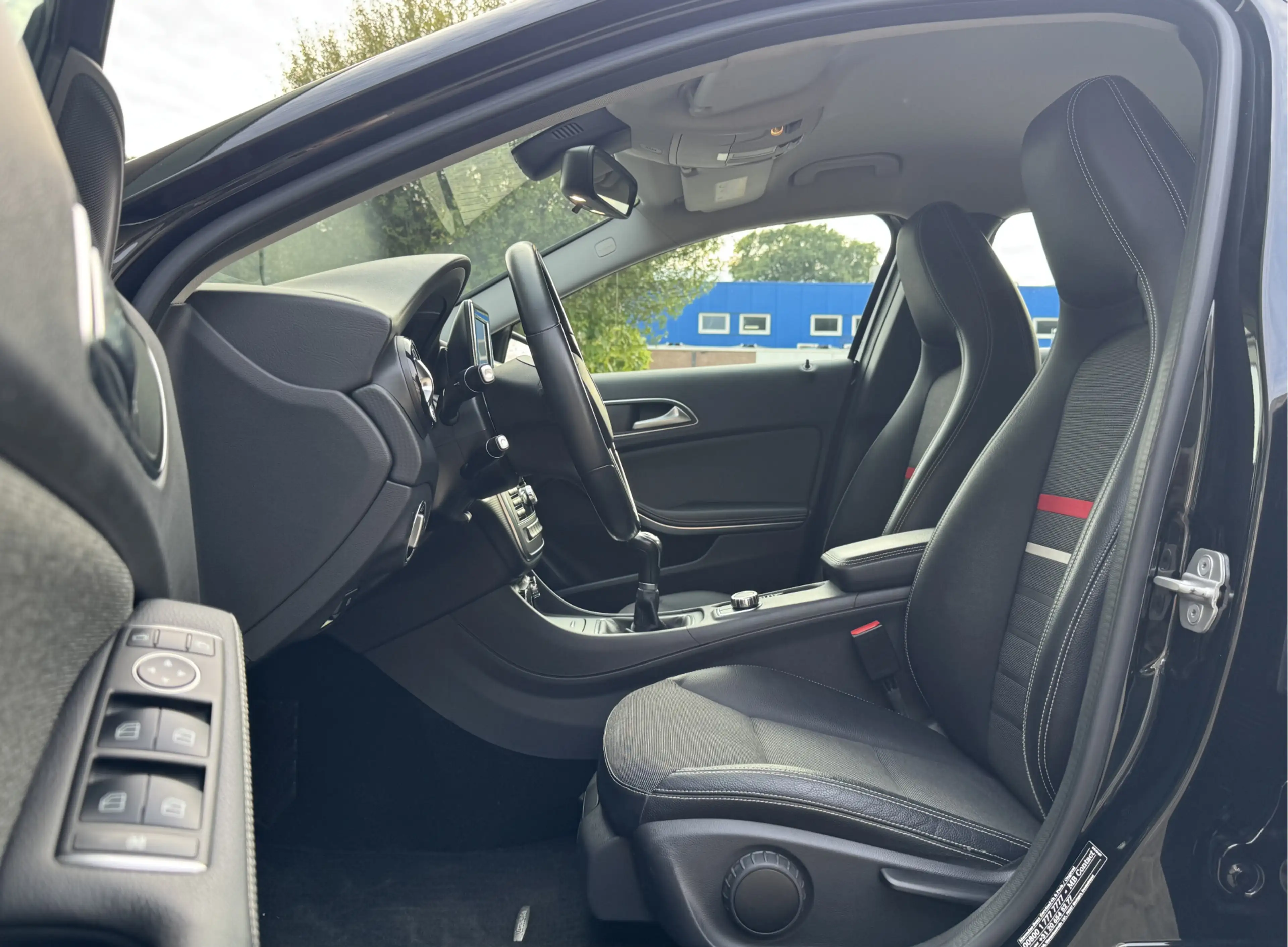 Mercedes-Benz A 180 | NL-AUTO! | NAVI | SPORTSTOELEN! — photo 24