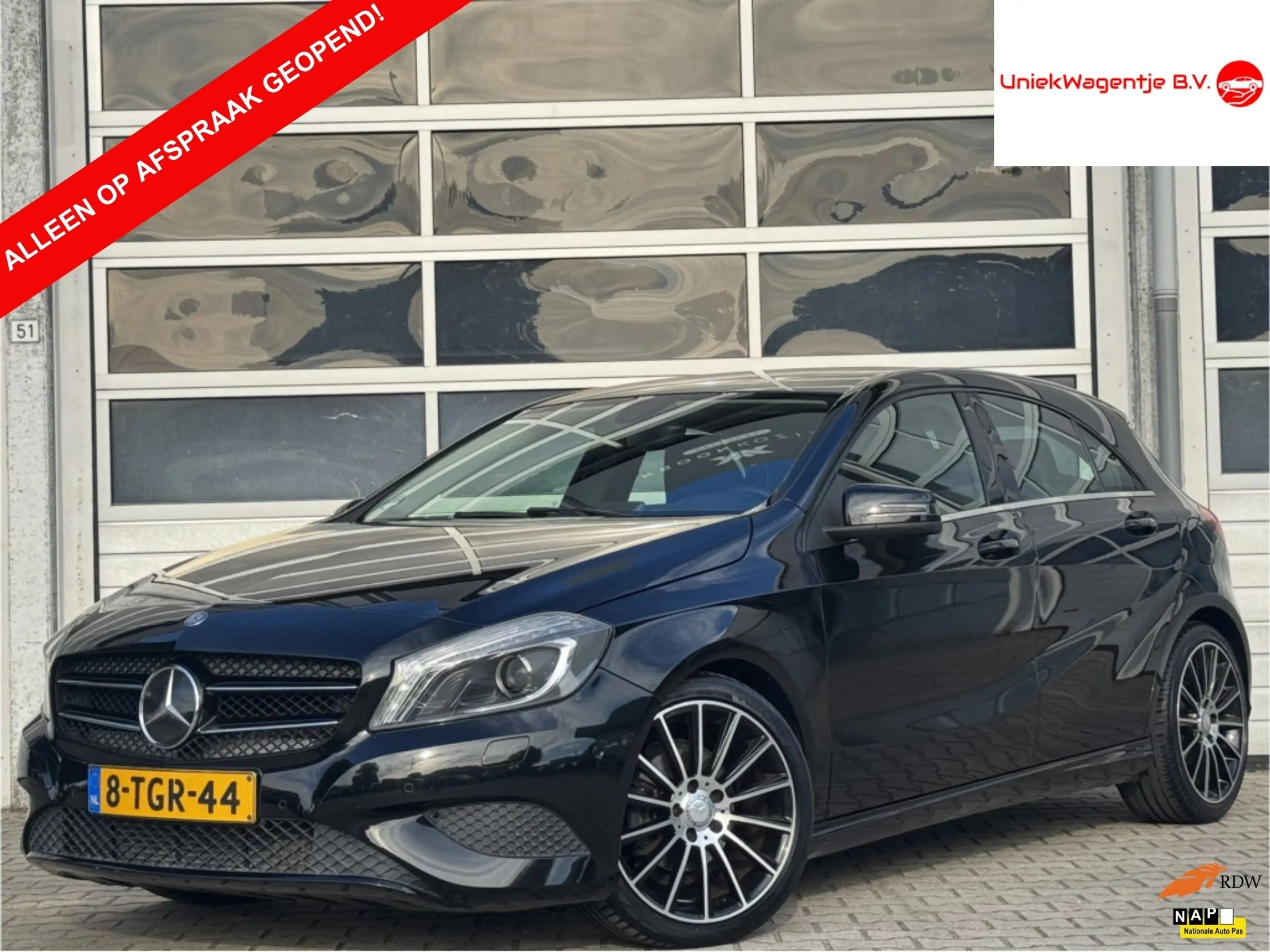 Mercedes-Benz A 180 | NL-AUTO! | NAVI | SPORTSTOELEN!