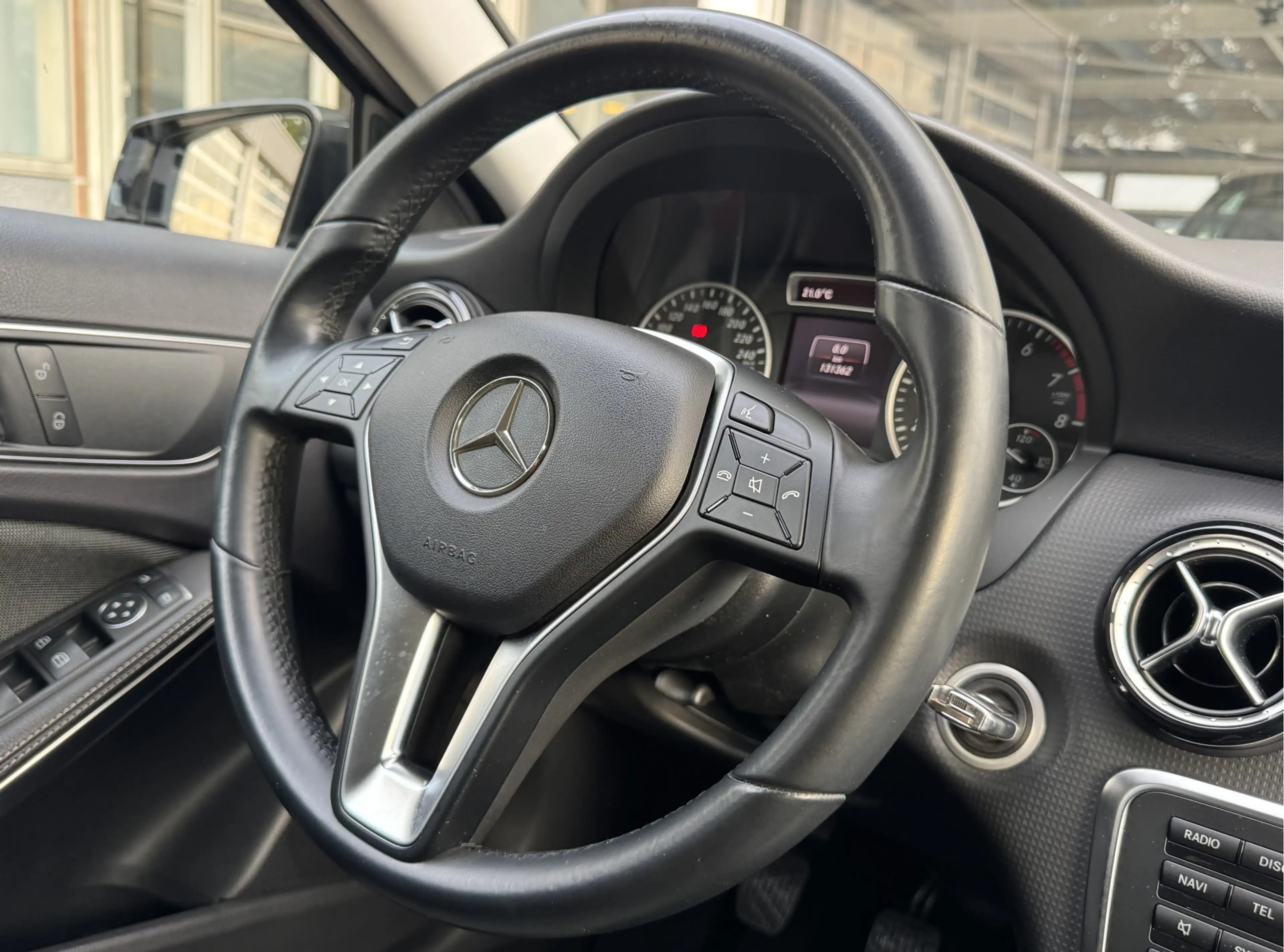 Mercedes-Benz A 180 | NL-AUTO! | NAVI | SPORTSTOELEN! — photo 13