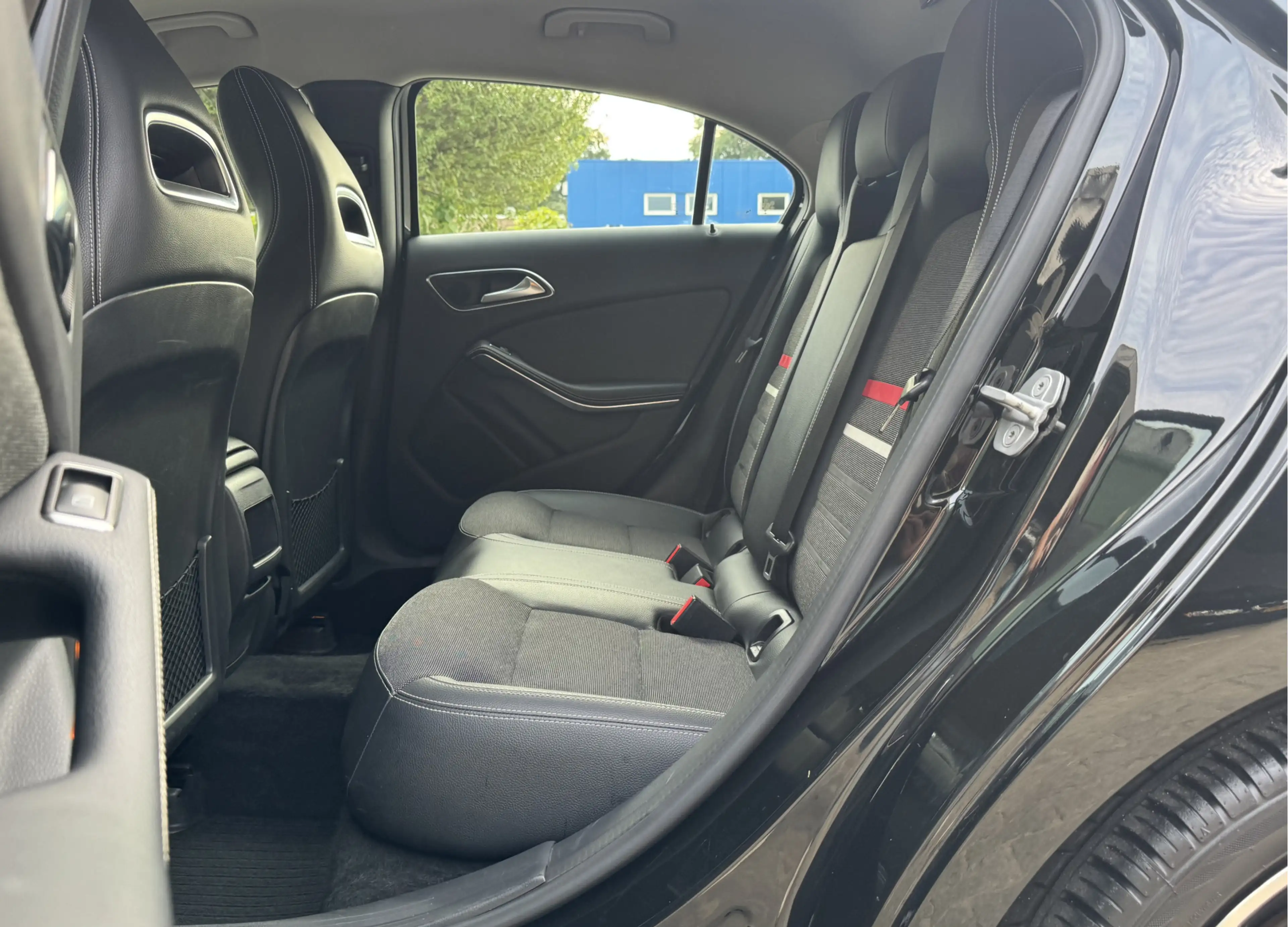 Mercedes-Benz A 180 | NL-AUTO! | NAVI | SPORTSTOELEN! — photo 25