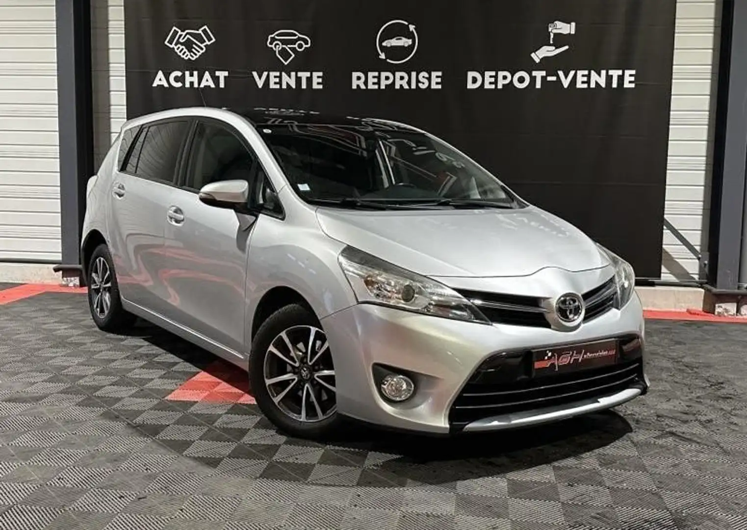 Toyota Verso 112 D-4D FAP Feel 5 places Gris - 2