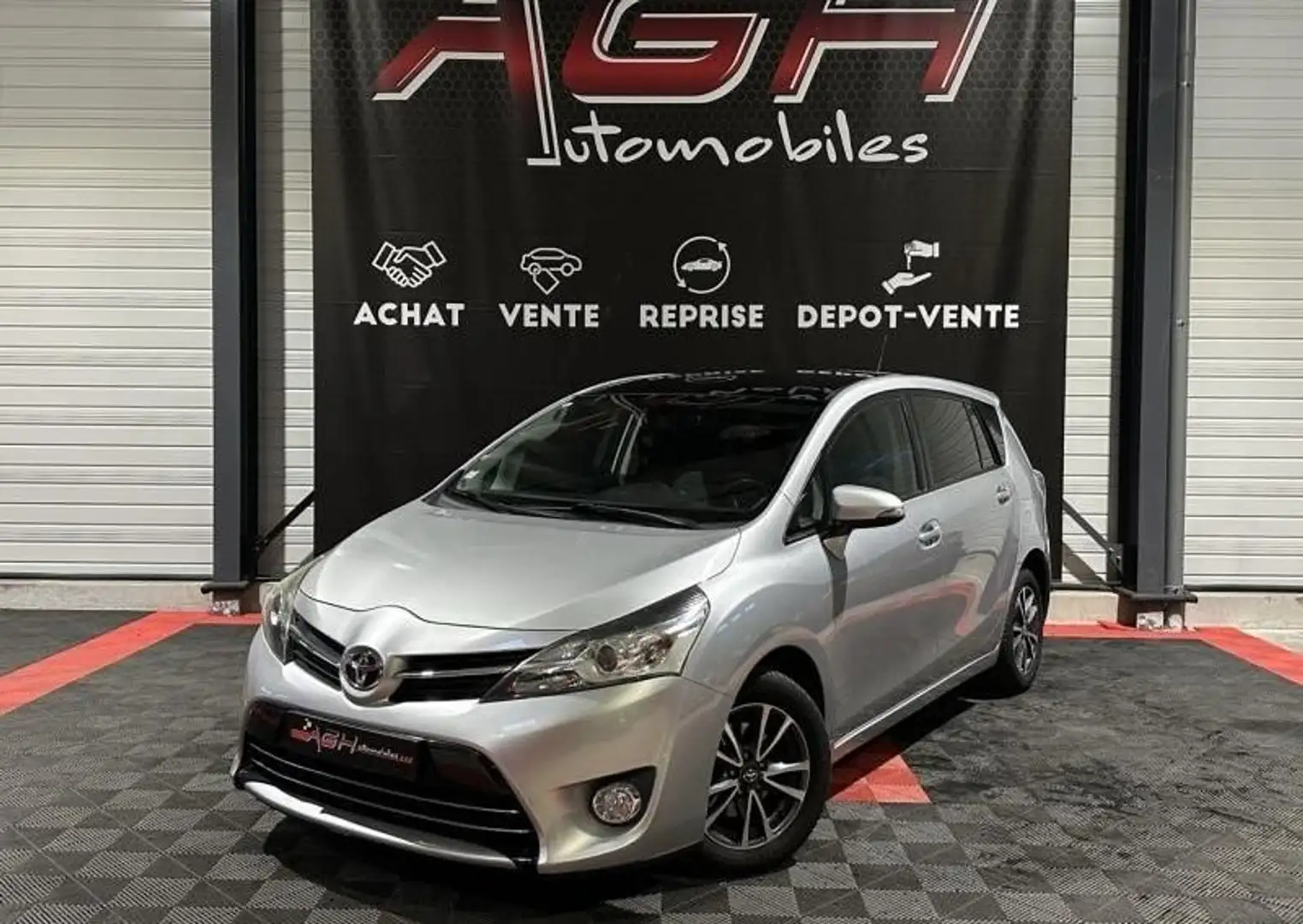 Toyota Verso 112 D-4D FAP Feel 5 places Gris - 1