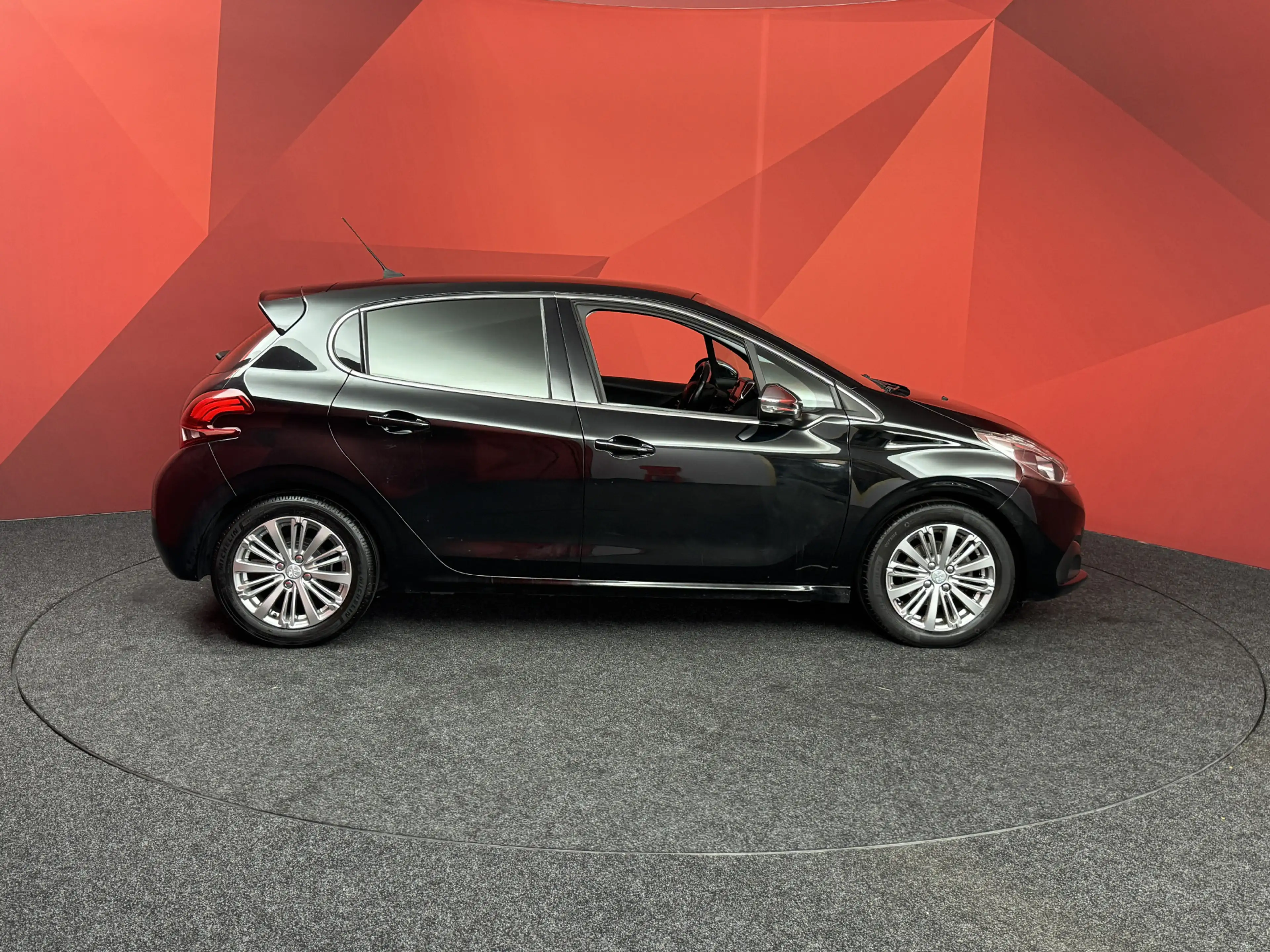 Peugeot 208 1.2 PureTech Blue Lease Allure | Nieuw Binnen! | C — photo 8