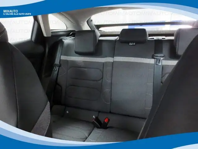 Citroen C4 view 11