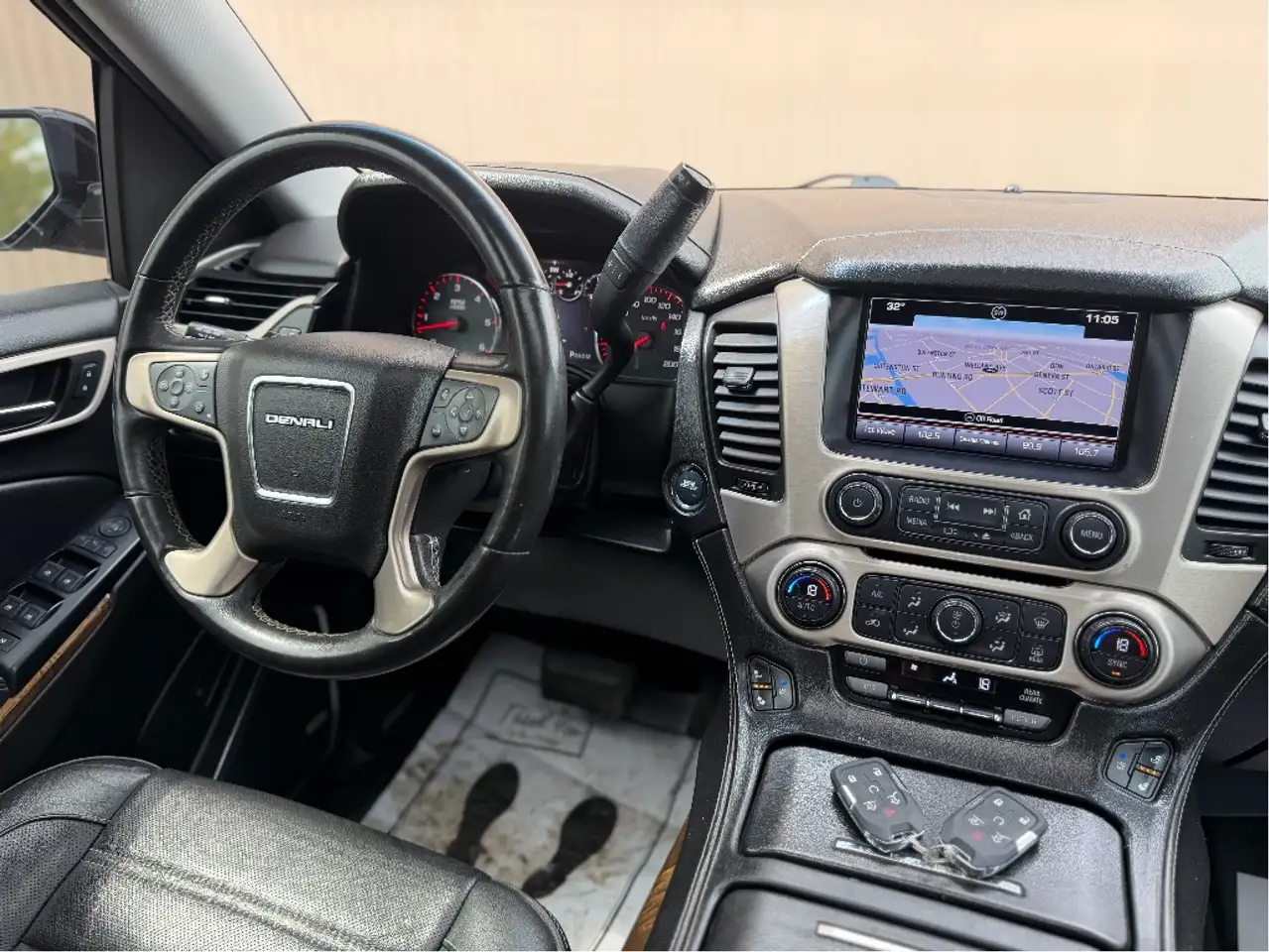 GMC Yukon снимка GMC Yukon