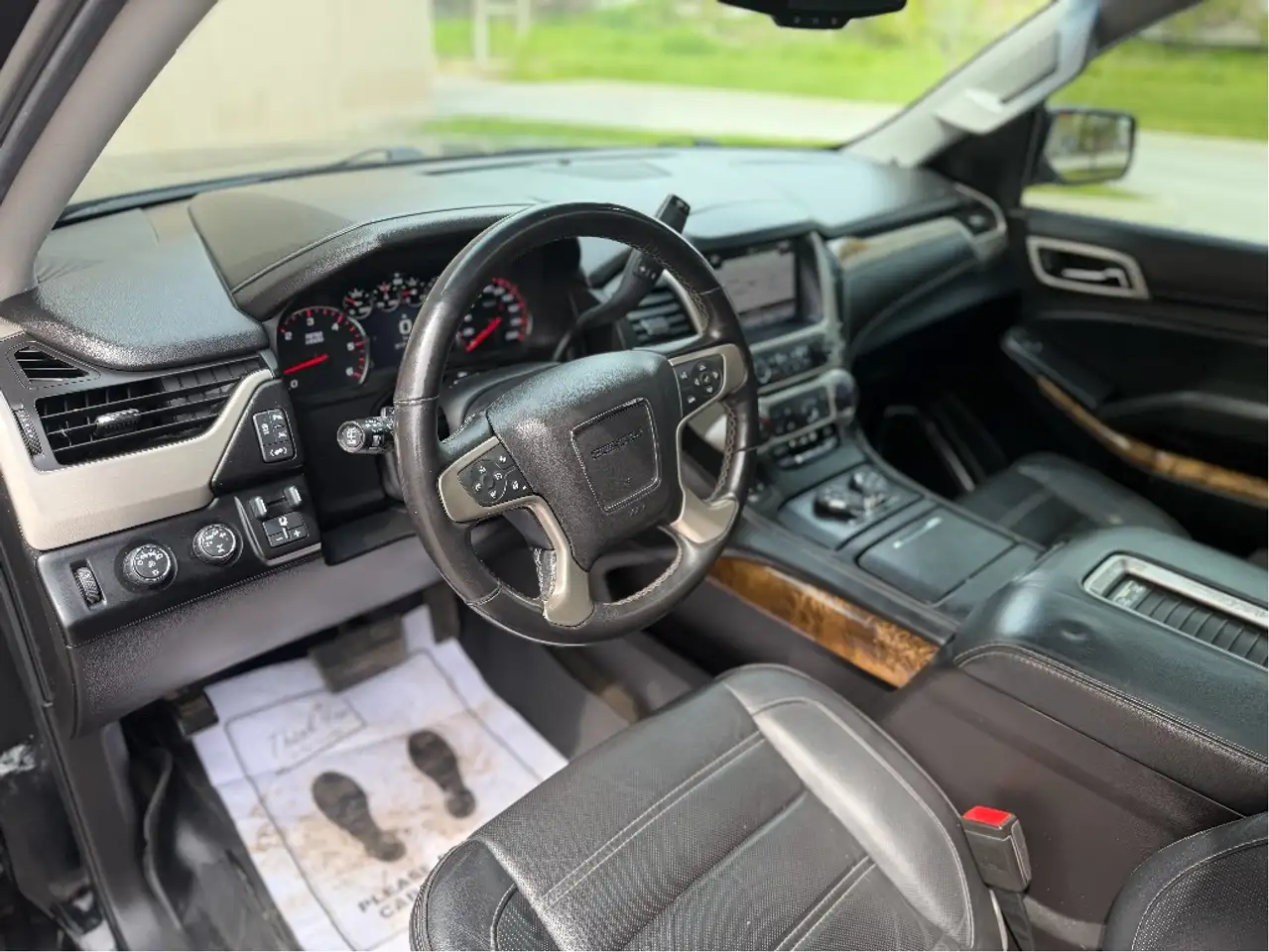 GMC Yukon снимка GMC Yukon