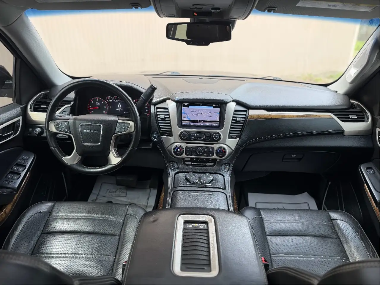 GMC Yukon снимка GMC Yukon