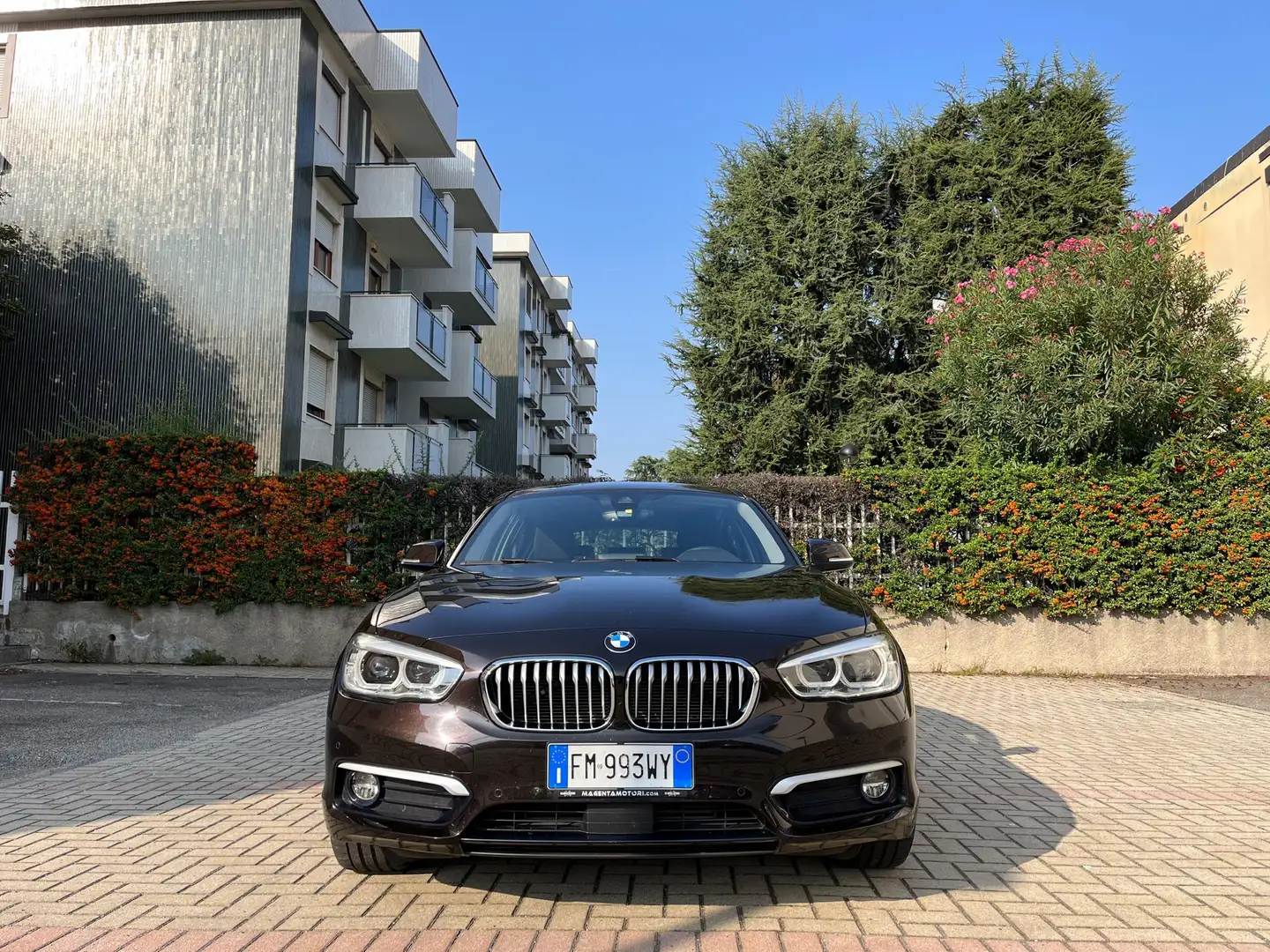 BMW 118 118i 5p Urban auto Marrone - 1