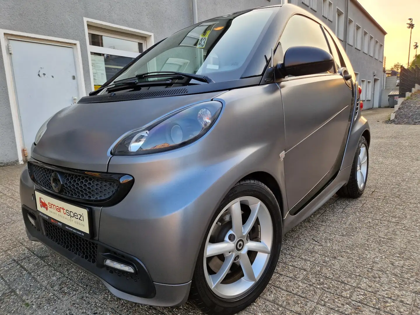 smart forTwo KLIMA,PNORAMA,NAVI,KUPPLUNG+INSP+TÜV NEU Gris - 1