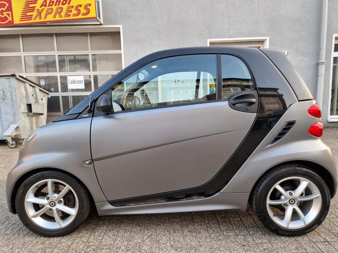 smart forTwo KLIMA,PNORAMA,NAVI,KUPPLUNG+INSP+TÜV NEU Gris - 2
