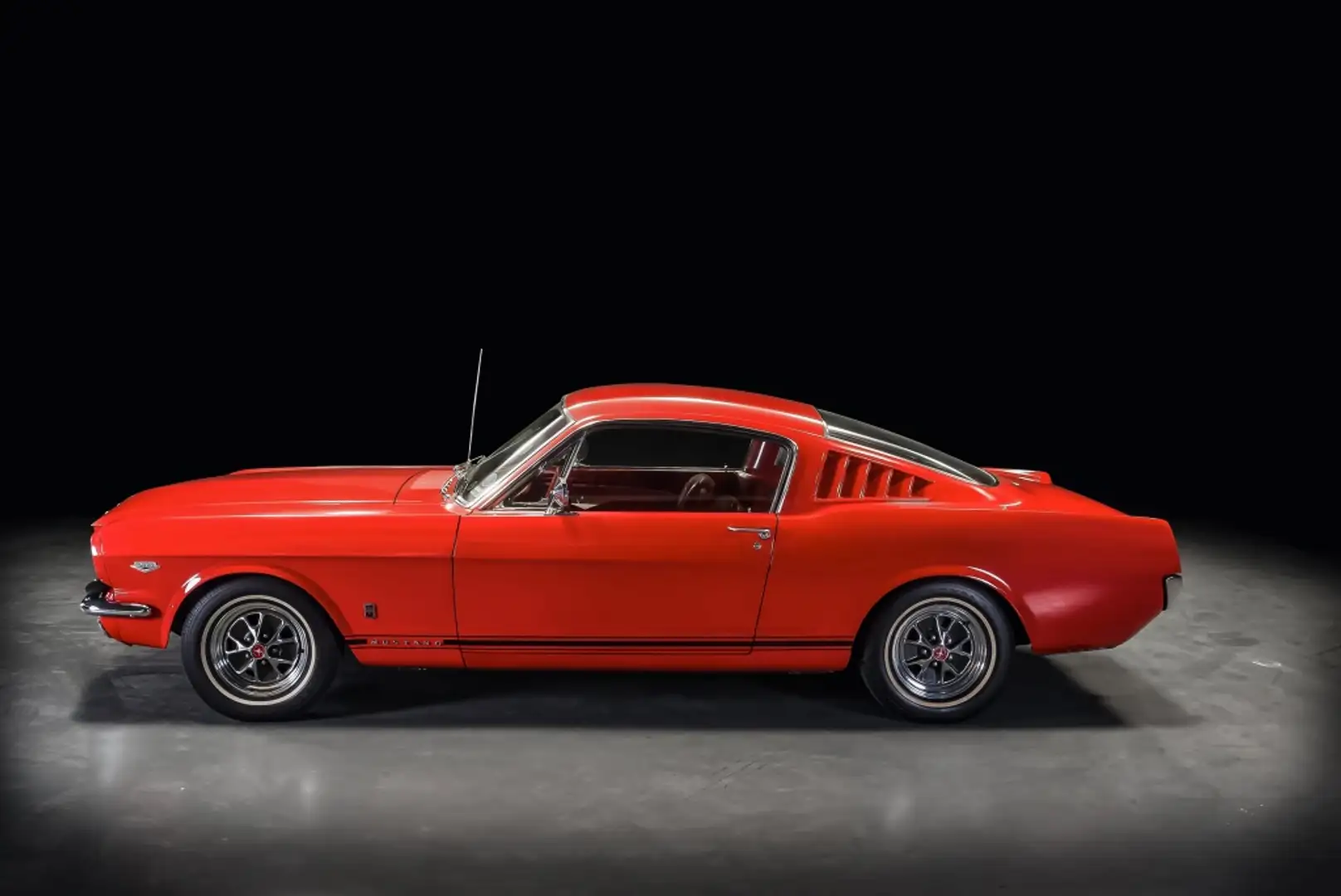 Ford Mustang 289 Fastback Rouge - 2