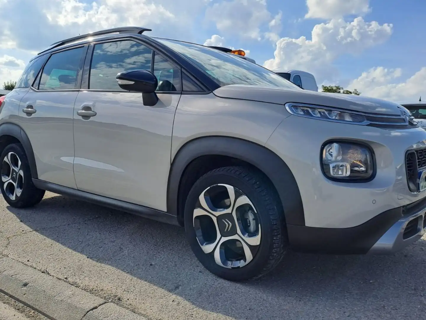 Citroen C3 Aircross 1.2 THP PureTech 110 cv Boîte auto 1ère main Beige - 2