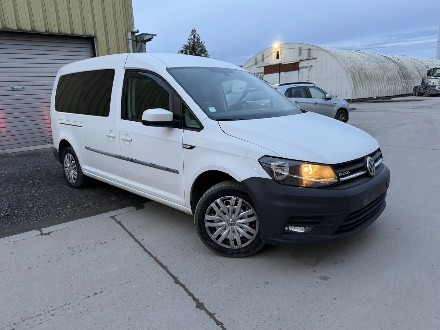 Volkswagen Caddy Maxi 1.4 TGI Maxi BlueMotion CNG DSG Weiß - 2