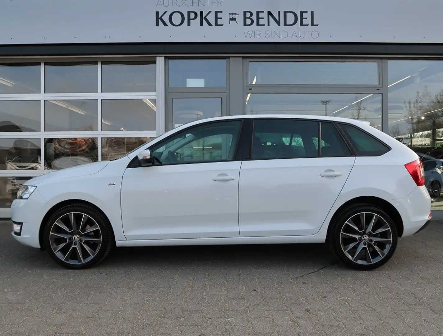 Skoda Rapid/Spaceback 1.2 TSI *neue Ganzjahresreifen*Panoramadach* Rapid Blanco - 2