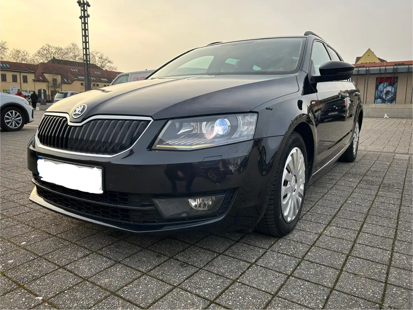 Skoda Octavia Combi 1.6 TDI (Green tec) Joy Schwarz - 1