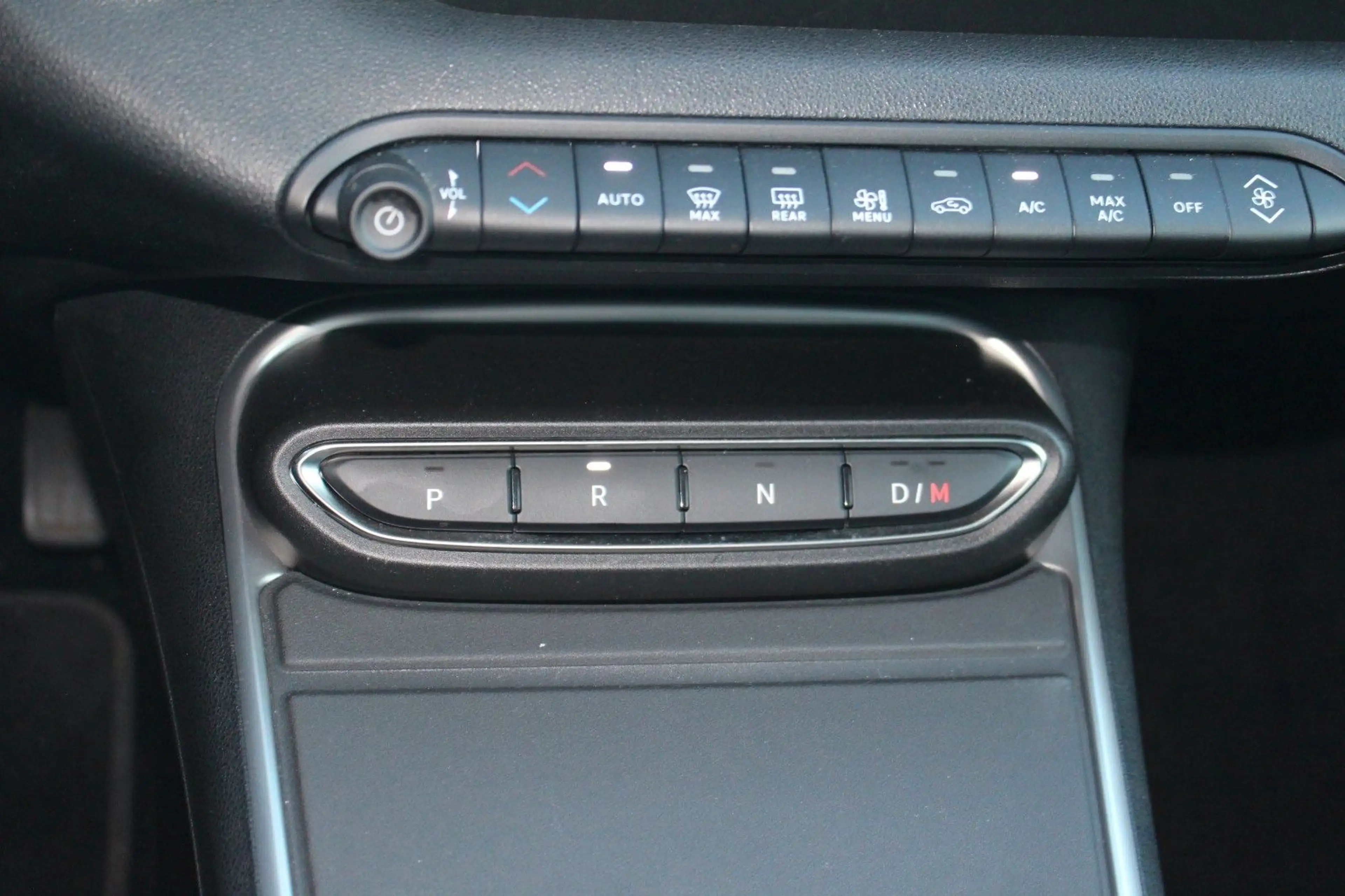Jeep Avenger Altitude Mild-Hybrid — photo 13