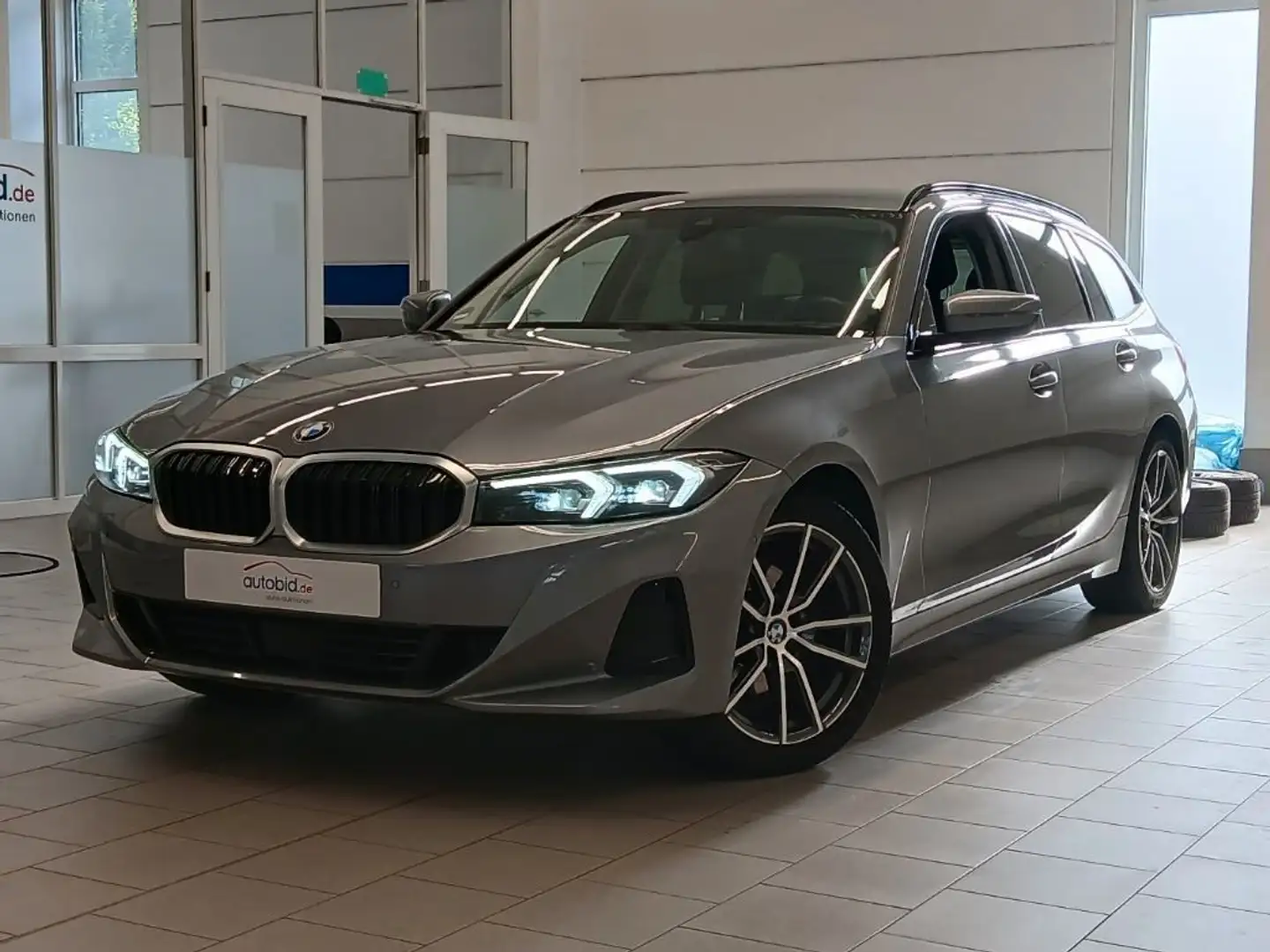 BMW 320 d xDrive Tour. AHK ACC HiFi Kamera NP:71.000€ Gris - 1