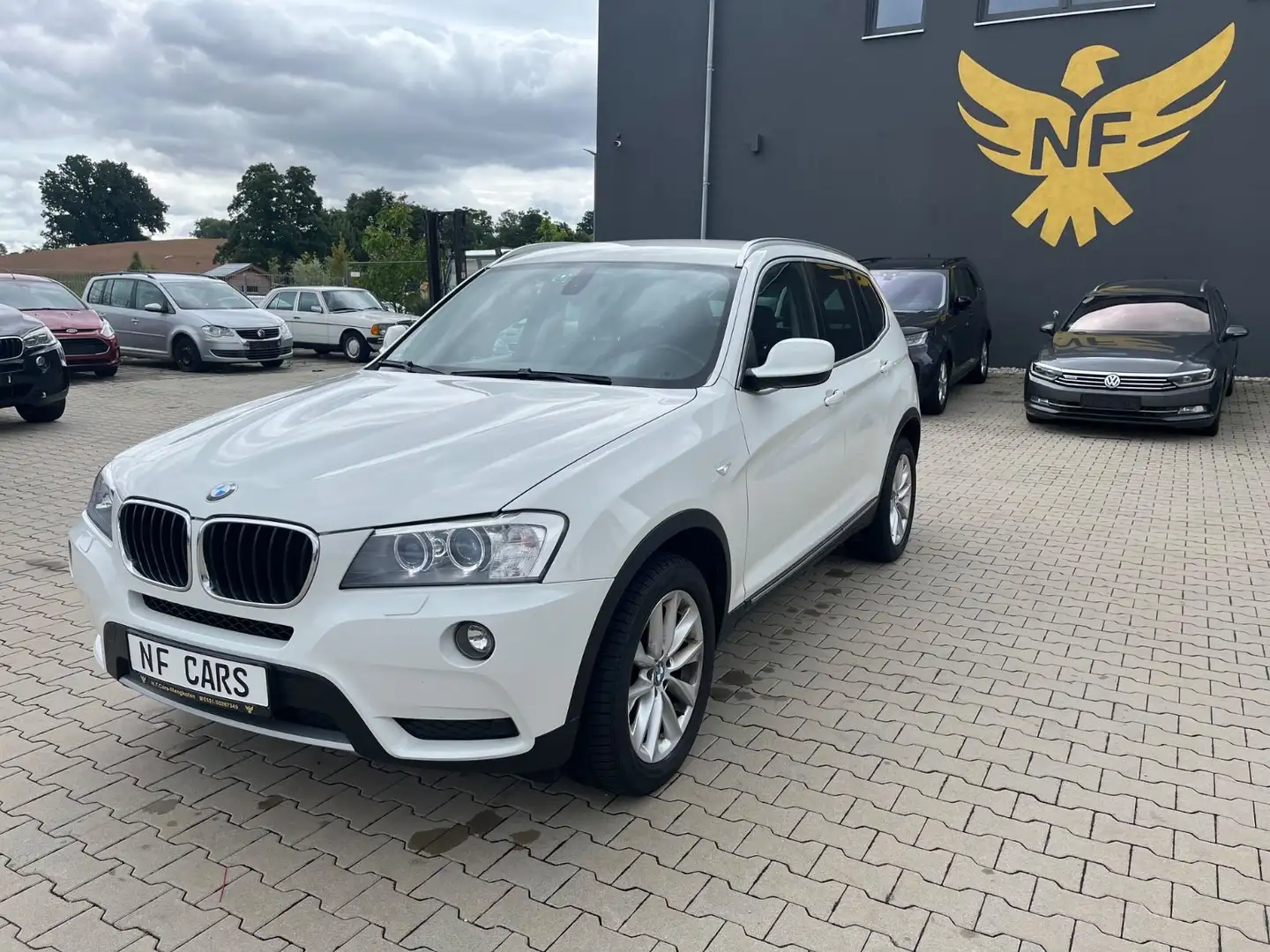 BMW X3 xDrive 20 d,NaviProf,Bi-Xenon,AHK,Leder,SHZ,T Weiß - 1